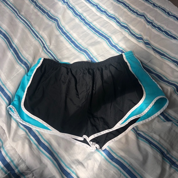 Athletic shorts - Picture 1 of 2